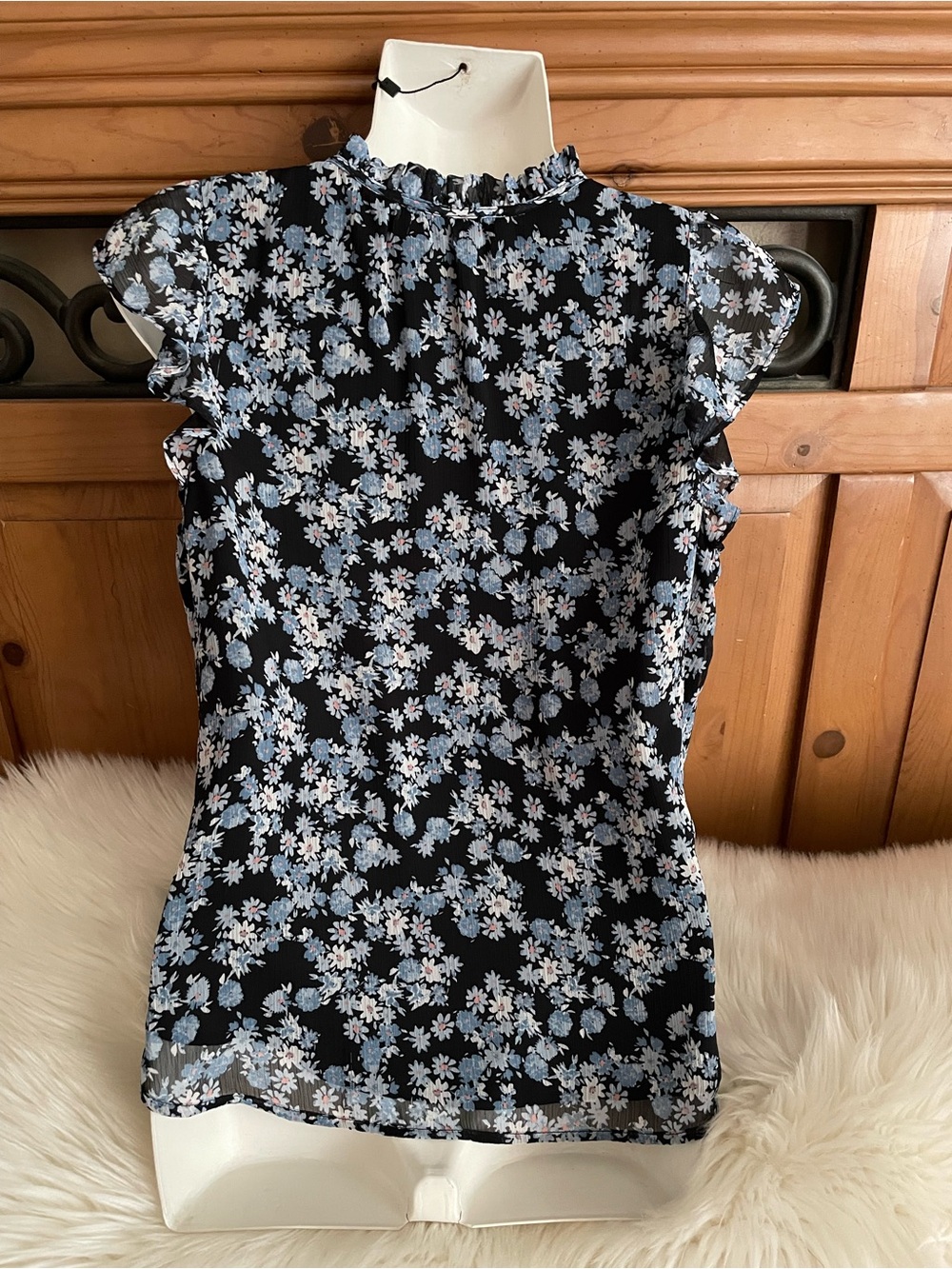 LOFT Black Floral Tie-Neck Cap Sleeve Blouse - Picture 2 of 6